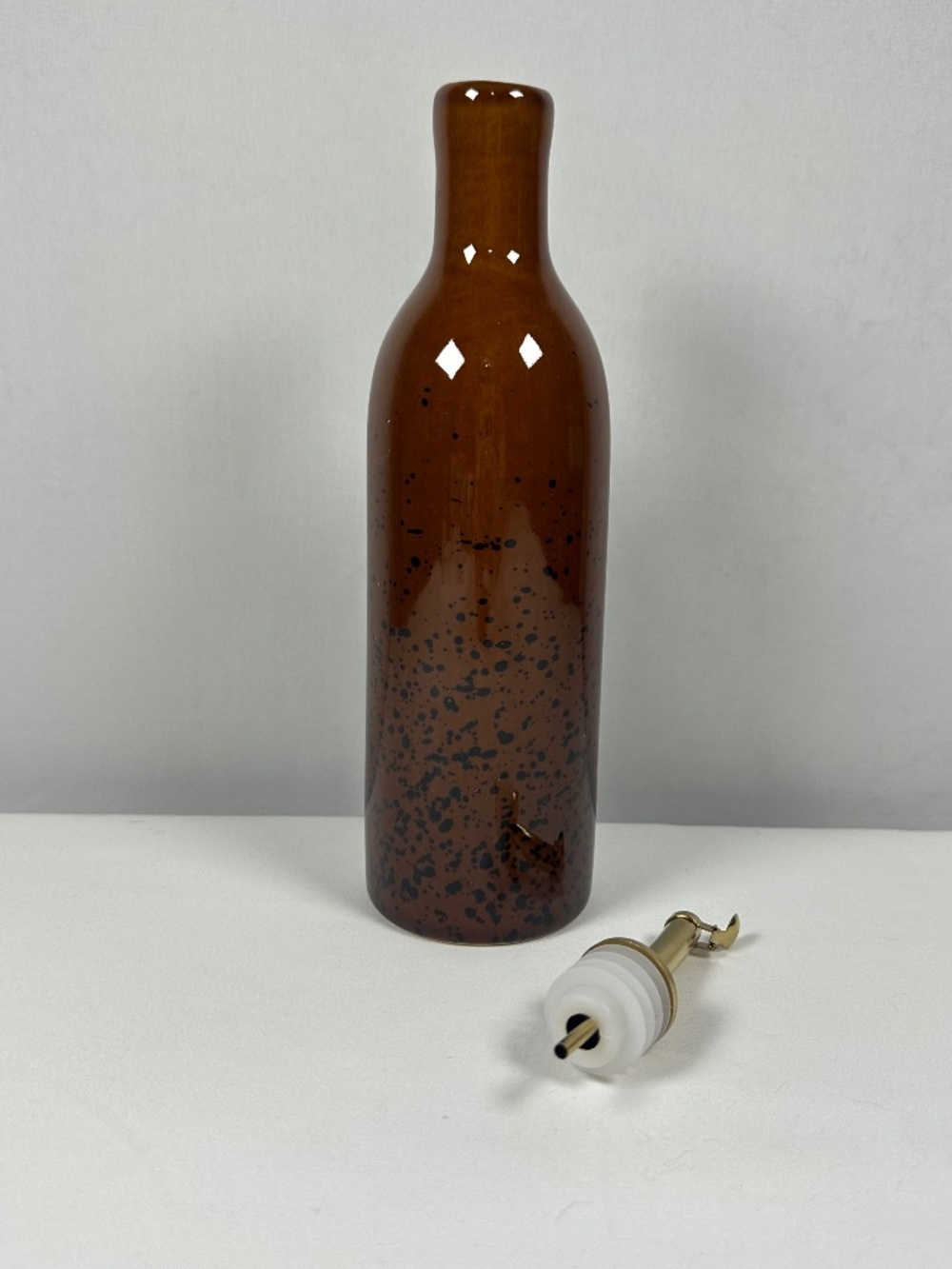 Oil Cruet/Huilier Ceramic Stainless Steel Silicone New in Box Brown Stone Color